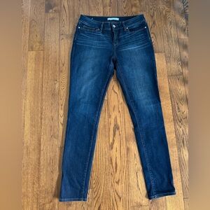 Yummie dark wash skinny jean